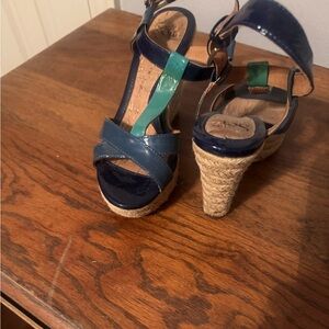 Sofft Navy and Teal Platform Sandals